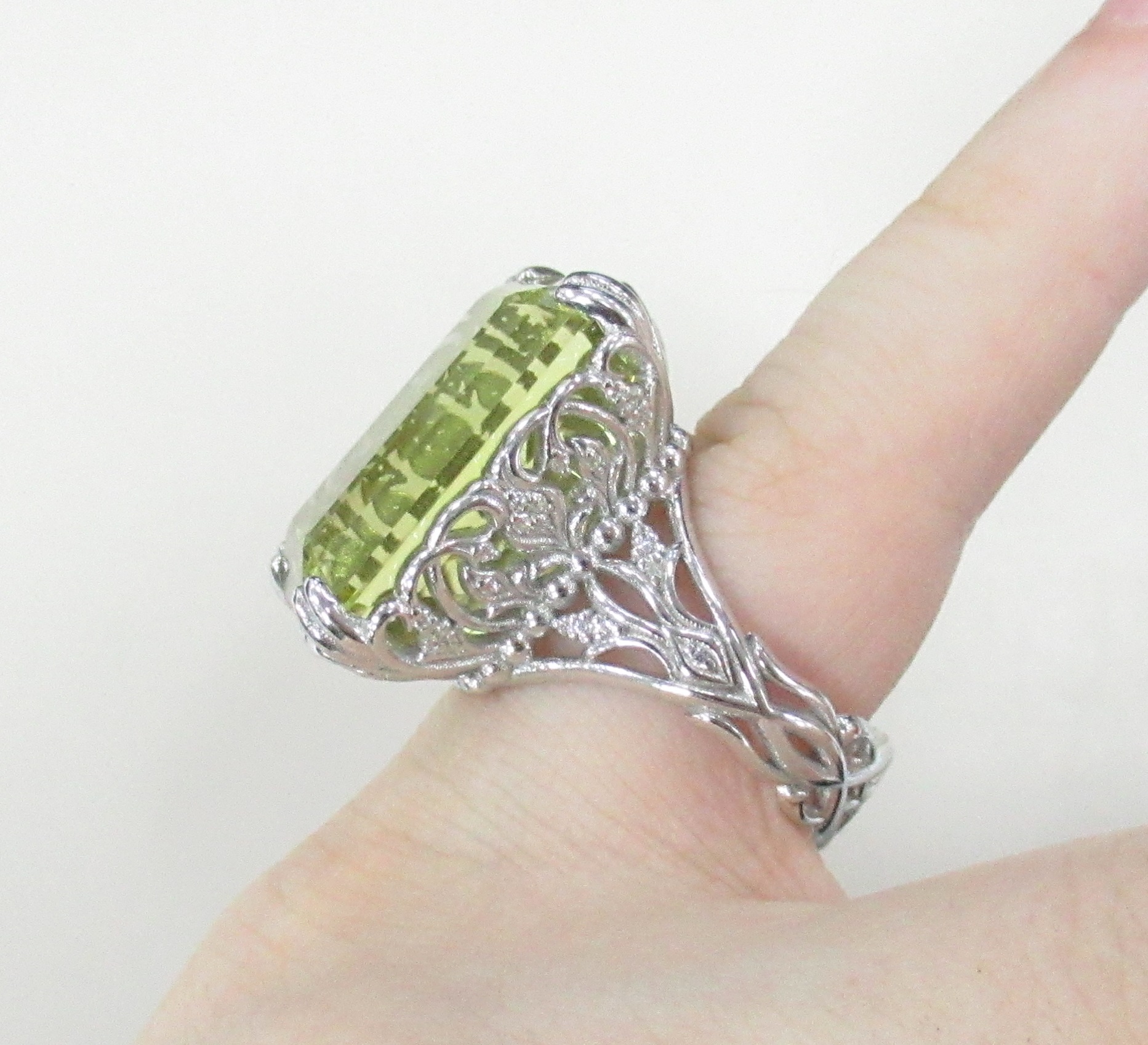 Серебряное кольцо с кварцем